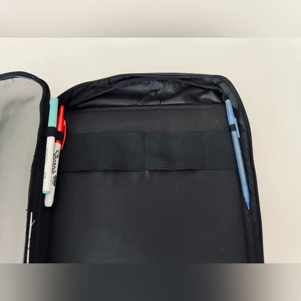 Black Lightweight Expandable Laptop Bag for 15